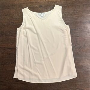 Real Clothes Saks Fifth Avenue Women’s Cream Sleeveless Blouse Size 2X